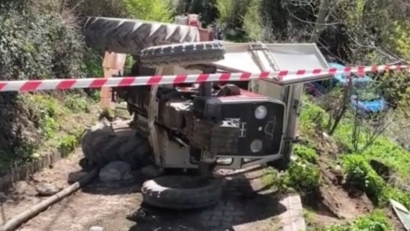 Kütahya'da tamir etmeye çalıştığı traktörün altında can verdi