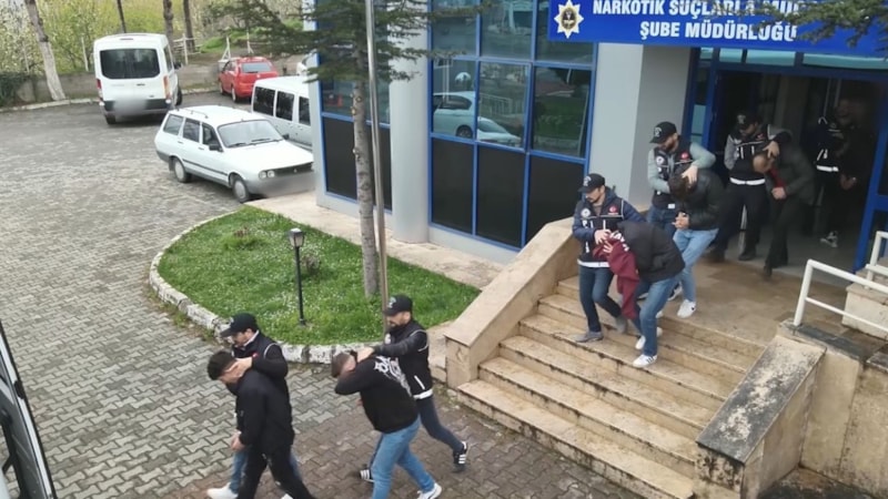 Tokat'ta uyuşturucuyu patiğe sakladılar: 5 kişi tutuklandı