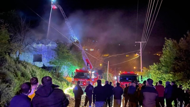 Sakarya’da korkutan yangın: Yaşlı kadın son anda kurtarıldı