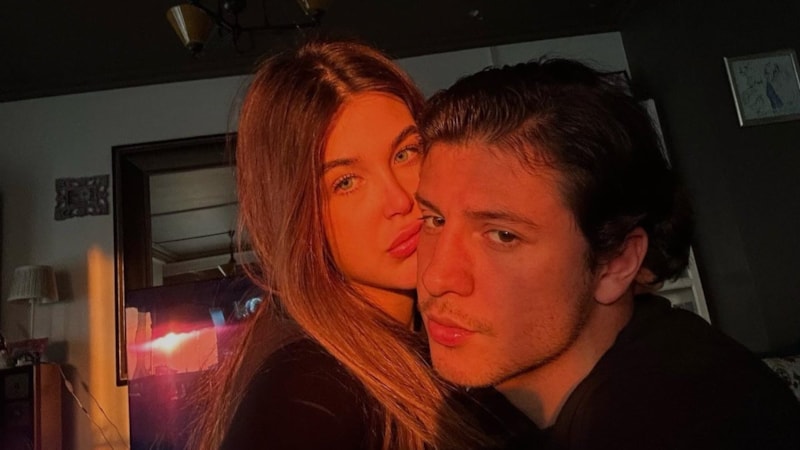 Duru Kınay aşka geldi! Sevgilisiyle sarmaş dolaş pozlarını yayınladı