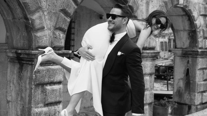 Burak Çelik ve Ece Bayrak bebeklerinin cinsiyetini açıkladı