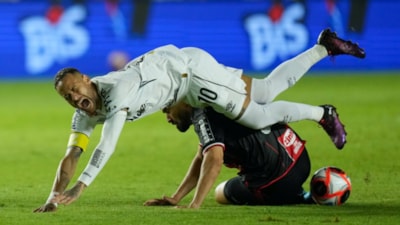 Neymar gözyaşlarıyla oyundan çıktı