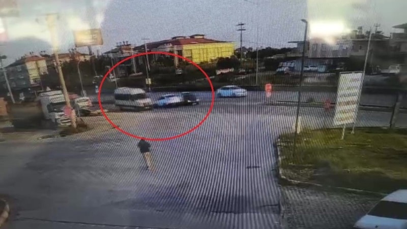 Antalya'da zincirleme kaza anı kamerada