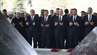 8.Cumhurbaşkanı Turgut Özal, mezarı başında anıldı