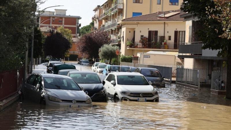 İtalya'da şiddetli yağışlar etkili oldu