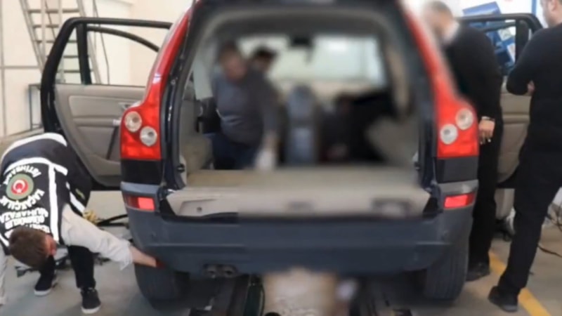 Edirne sınır kapısında aranan cipte 17 kilogram esrar çıktı