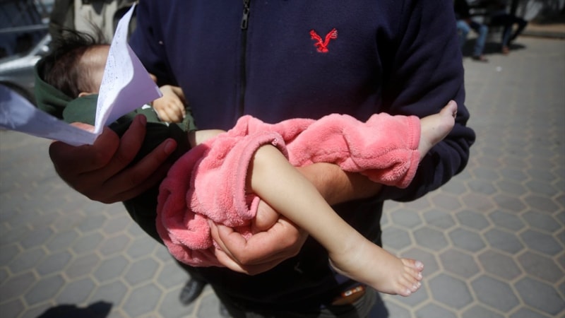 Gazze'de bir bebek daha açlıktan öldü