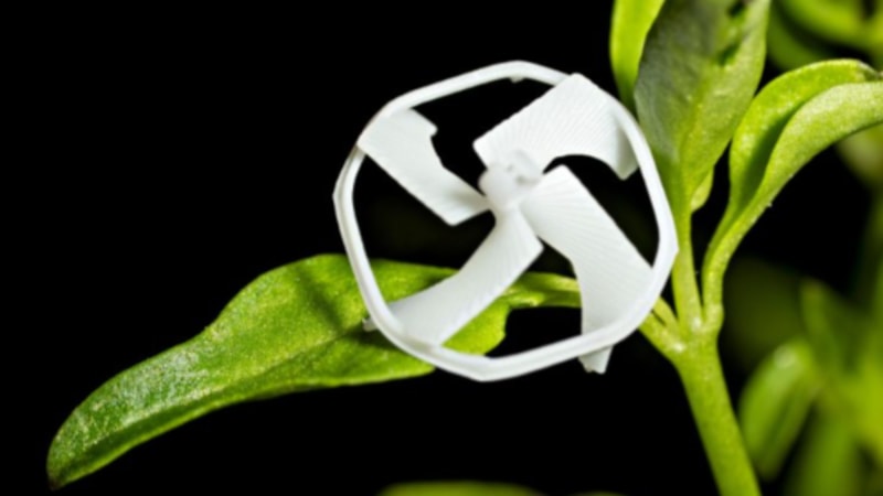 ABD'de dünyanın en küçük kablosuz uçan robotu üretildi