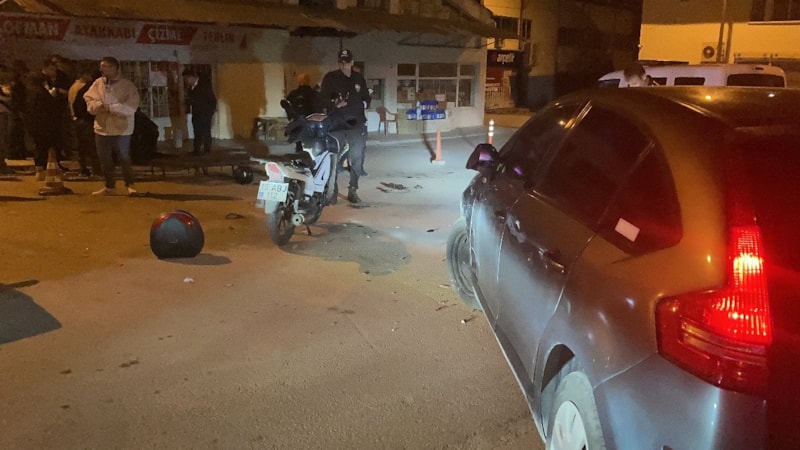 Burdur'da motosiklet, otomobille çarpıştı