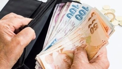 Evlilikte 10 yılı geçenlere jest: 25 bin TL nakit desteği hesaplara yatacak