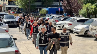 Antalya'da adliyeye götürülen şüpheli: Düğün alayı mı var