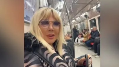 Şarkıcı Safiye Soyman metroya bindi! Deneyimini sosyal medyadan paylaştı