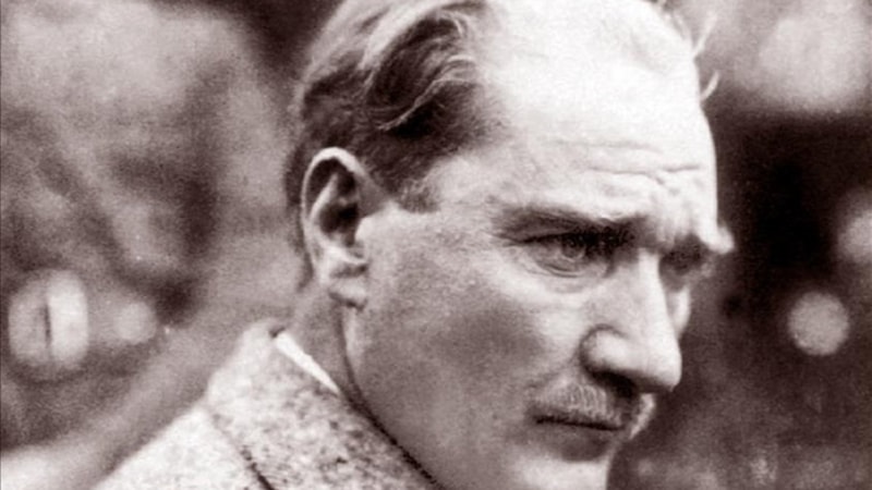 Kanada'daki bir lisede skandal: Mustafa Kemal Atatürk'ü, diktatörler listesine koydular
