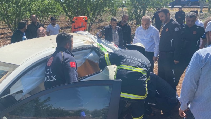Adıyaman'da otomobil ile hafif ticari araç çarpıştı