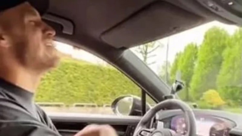 Hakan Çalhanoğlu ve Marko Arnautovic, Sıla'nın 'Kafa' şarkısıyla eğlendi