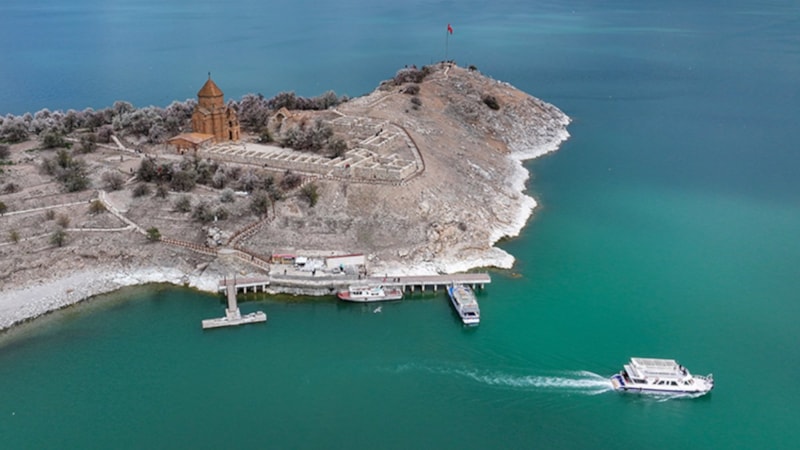 Akdamar Adası, baharla gelen Badem Çiçeği Festivali için hazırlanıyor