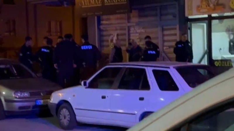 Ankara'da tartıştığı eşini boğazından bıçakladı