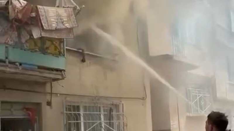 Bursa'da 2 katlı binada yangın çıktı