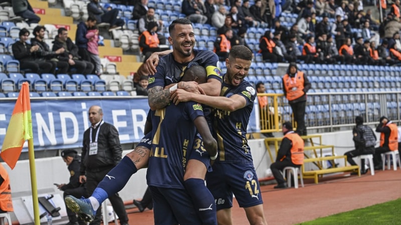 Kasımpaşa, Sivasspor'u üç golle geçti