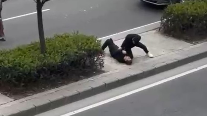 Esenyurt'ta tartıştığı babasını tek yumrukla bayılttı