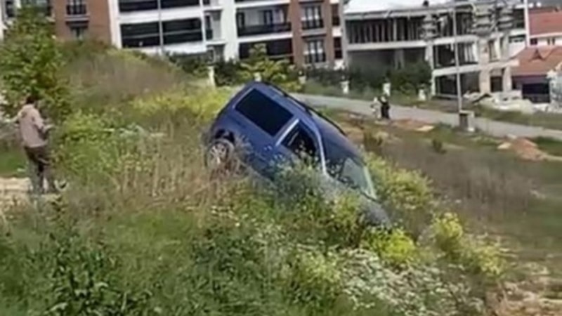 Bursa'da el freni unutulan araç şarampole uçtu