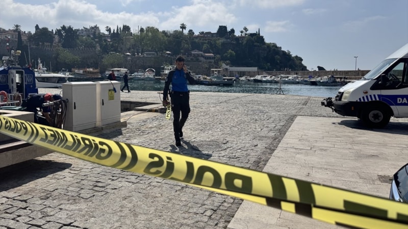 Antalya'da denizden erkek cesedi çıkarıldı