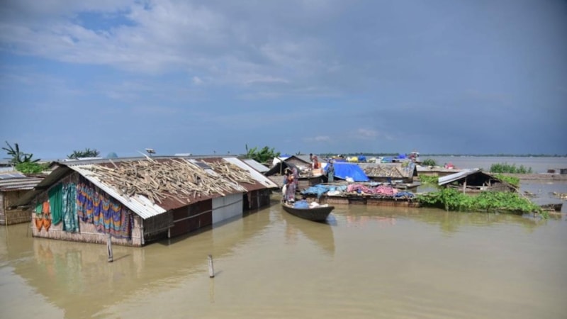 Hindistan'da şiddetli yağışlar etkili oldu