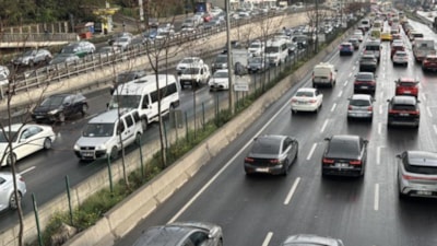 İstanbul Tuzla'da D-100 kara yolunun Ankara istikametinde yol çalışması