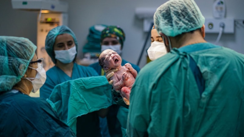 DMM, özel hastanelerde planlı sezaryanın yasaklandığı iddiasını yalanladı