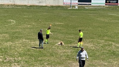 Konya'da amatör maçta sahaya giren köpeğe kırmızı kart
