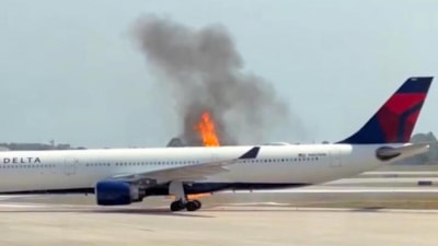 ABD'de uçağın motoru alev aldı