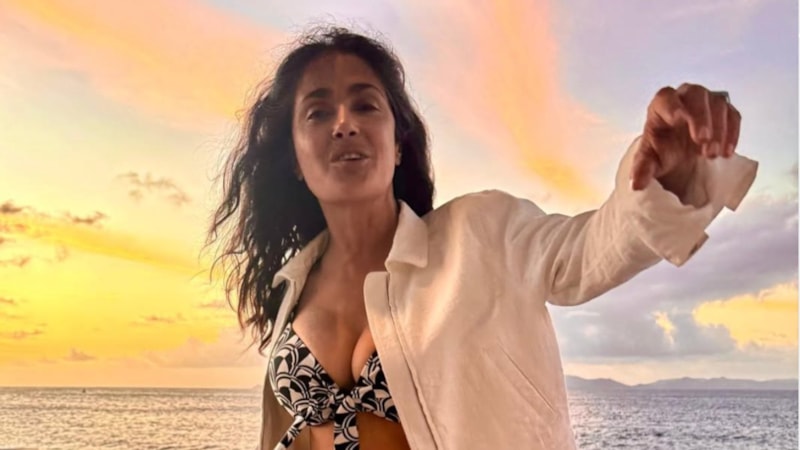 Salma Hayek bikinisiyle yeni pozunu verdi! İşte beslenme yöntemi