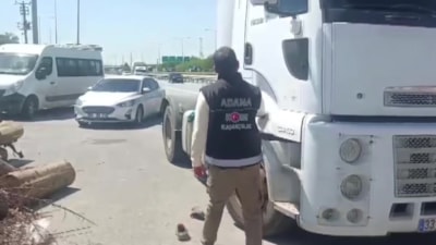 Adana'da telefon kaçakçılığı operasyonu: 2 gözaltı