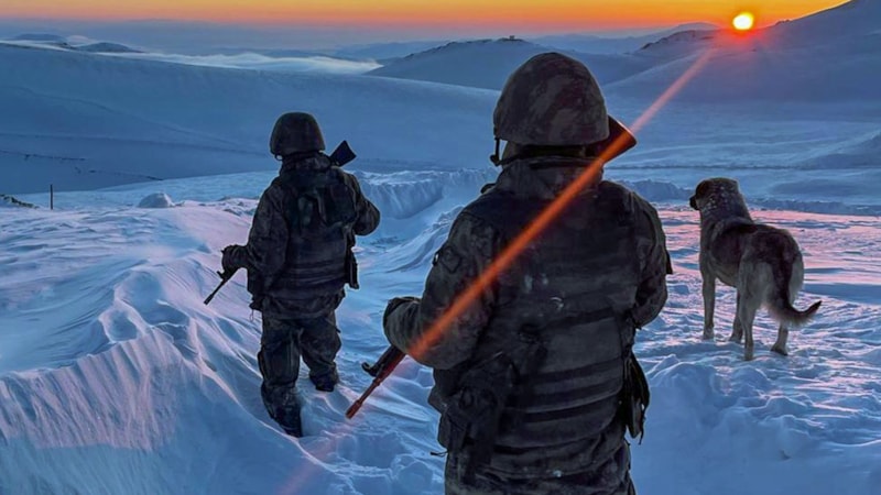 MSB paylaştı: Kahraman askerlerimizin zorlu şartlarda vatan nöbeti