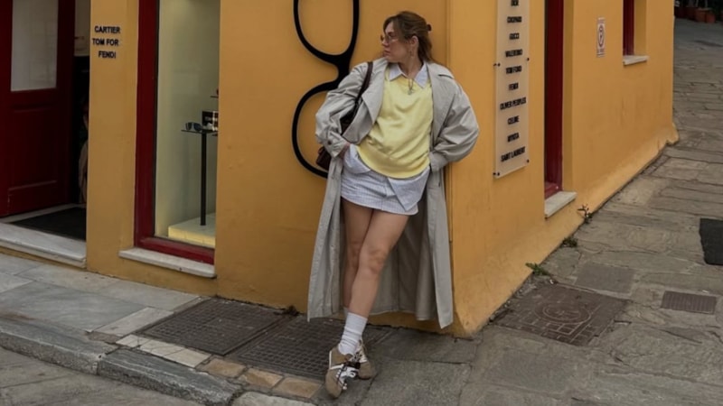 Oyuncu Ege Kökenli'den karnı burnunda pozlar verdi