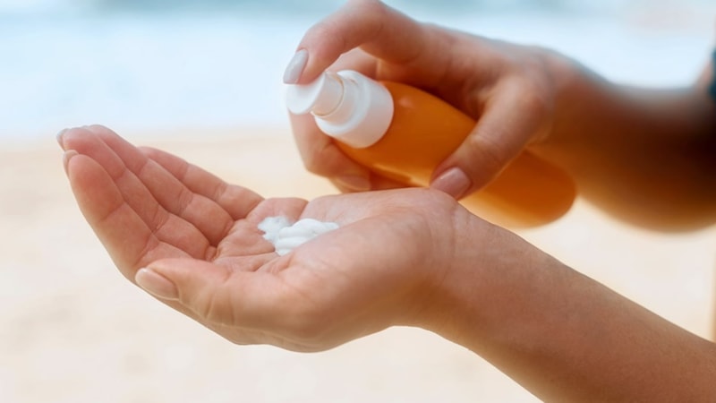 Çöp değil, temizleyici! Tarihi geçmiş güneş kremleri bakın ne işe yarıyor...