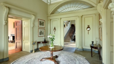 'Hiçbir Şeye Benzemiyor' dediği tablonun değeri dudak uçuklattı! Milyonların sahibi oldu