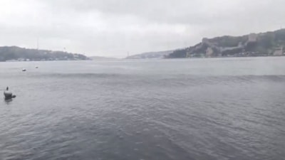 Deprem anında İstanbul Boğazı'ndaki hareketlilik kameralara yansıdı