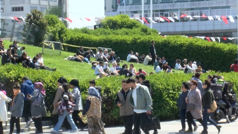 İstanbul'da deprem sonrası Gezi Parkı’na akın ettiler