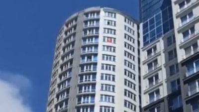 İstanbul'da depremde rezidansın sallanma anları