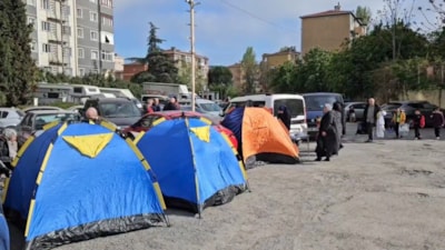 İstanbul'da depremin ardından parklarda çadır hazırlığı