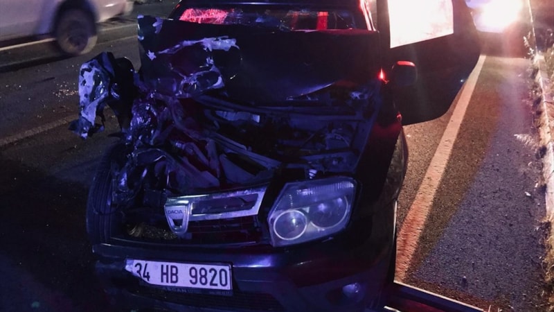 Balıkesir'de otomobilin traktöre çarptığı kazada 1 kişi öldü, 2 kişi yaralandı