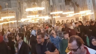 Ayasofya'da deprem paniği kamerada