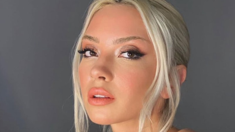 Şarkıcı Ece Seçkin'in deprem paylaşımı! Ödülleri kırıldı, tuzla buz oldu