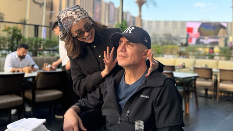 Özcan Deniz ve eşi Samar Dadgar depremden sonra eve giremedi! Geceyi çadırda geçirdiler