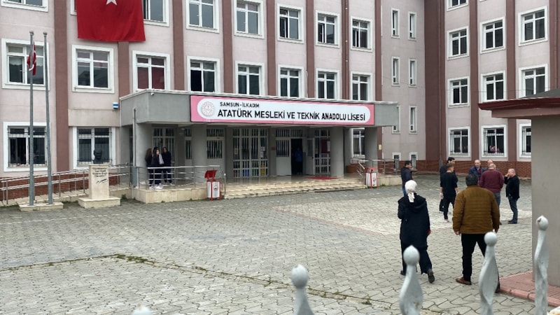 Samsun'da okula izinsiz giren şüpheliler kendisini uyaran öğretmeni darbetti