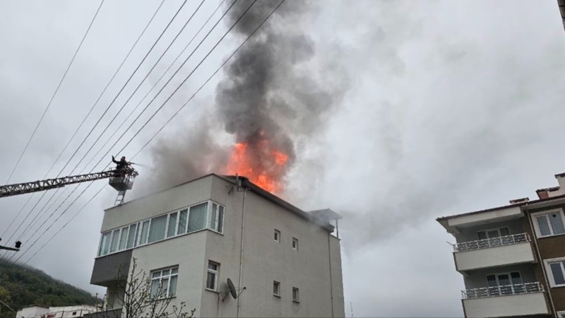 Kastamonu’da çatıdan alevler yükseldi