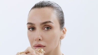 Hakan Kurtaş ve Birce Akalay tatilde! Aşıkların romantik pozlarına beğeni yağdı