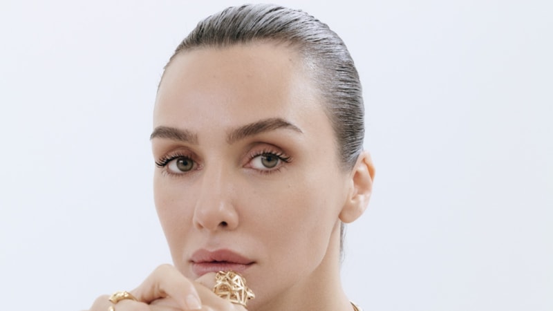 Hakan Kurtaş ve Birce Akalay tatilde! Aşıkların romantik pozlarına beğeni yağdı