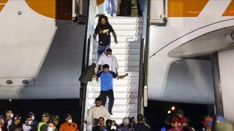 ABD'den sınır dışı edilen 318 göçmen Venezuela'ya gönderildi